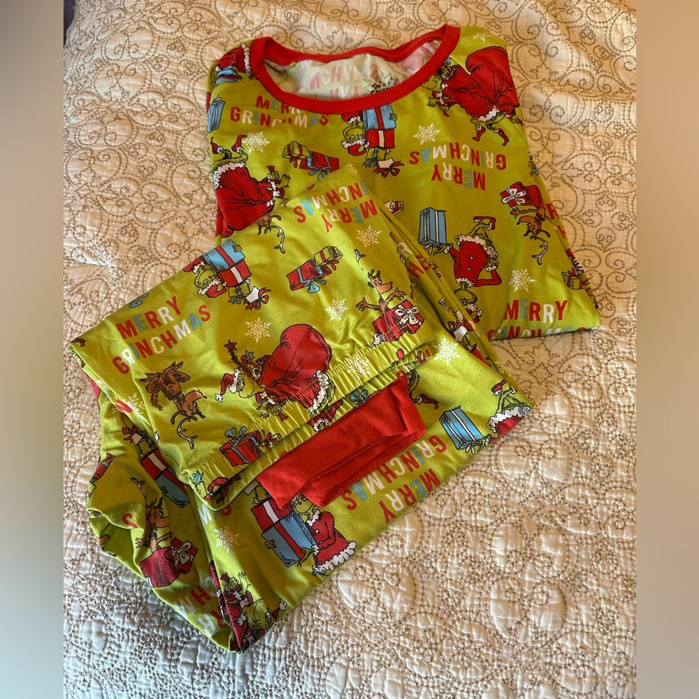 Grinch Christmas Pajamas Size XL